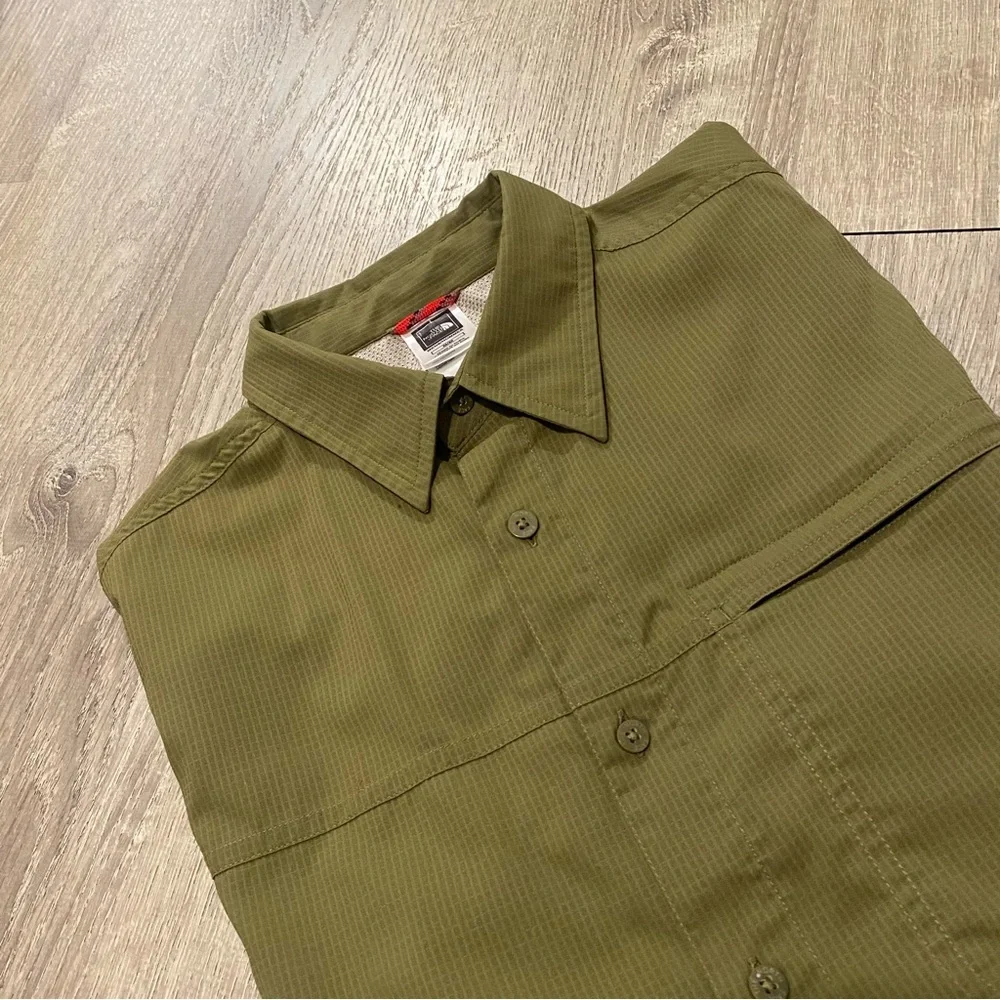 North Face Button Up Short Sleeve Performance Shirt Men’s Medium Army Green